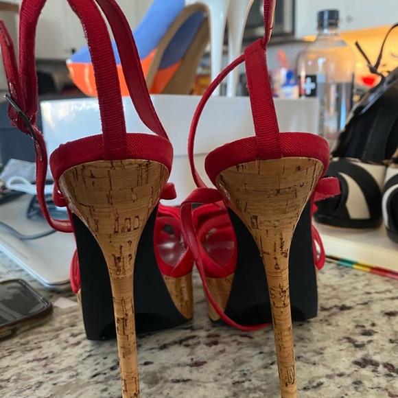 Red Bebe pump - Picture 3 of 5